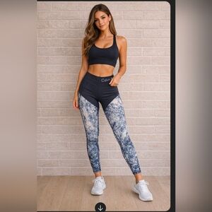 Calvin Klein Women's Navy and White Patterned Leggings